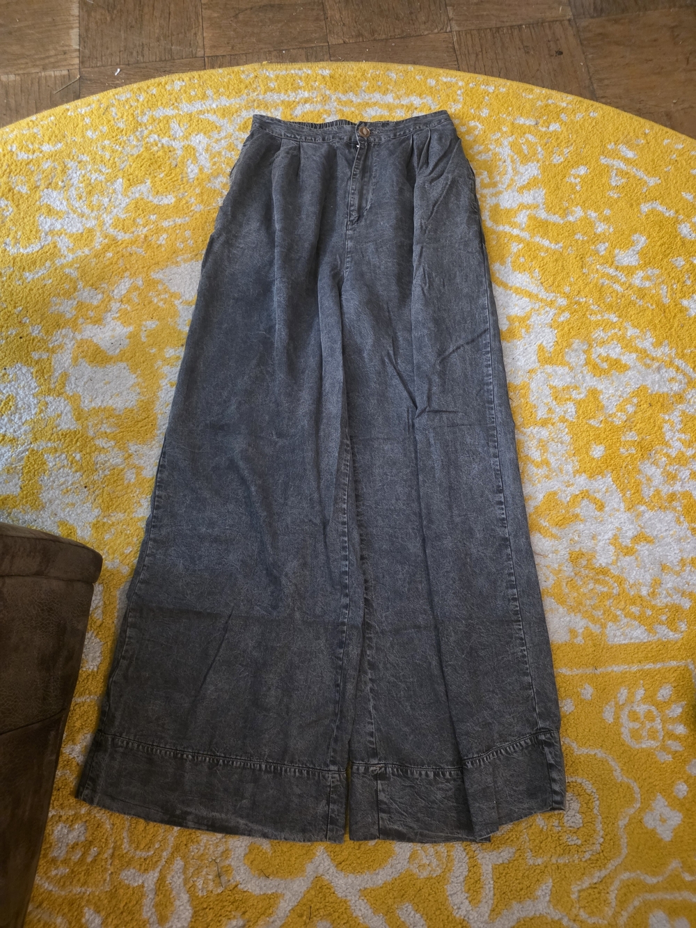 vestique Washed Black Wide-Leg High-Rise Jeans